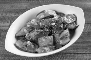 Aloo Patal Dalna (seasonal)