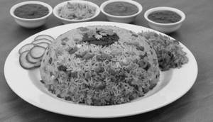 Mix Veg Fried Rice With Special Schezwan Chutney [ Serves 1-2 ]