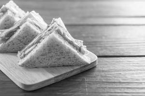 Veg Sandwich (4 Pcs)