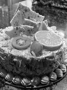 Honey Almond Cake 500 Gm