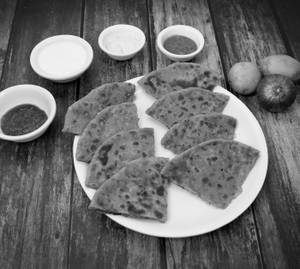 2 Aaloo Schezwan Paratha