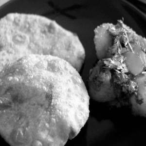 Koraisuti Kachori 3pc+alur Dom
