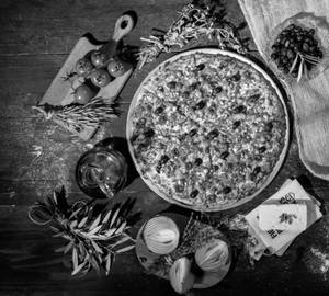  Corn, Black Olives, Capsicum, Red Paprika Cheese Pizza