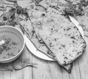 Cheese Naan WIth Gravy 