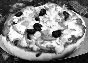 Single cheese veggie overloaded pizza