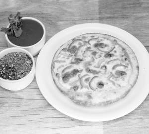 Tandoori paneer pizza