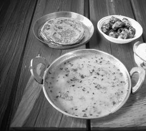 Special Singhara Paratha Thali 