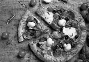 Don's Special Veg Pizza [veg Al Olio, Mushroom, Babycorn, Spinach, Paneer, Capsicum]