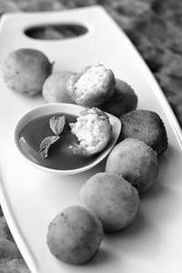 Cheese Corn Ball (4 Piece)