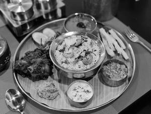 Nalli Thengai Paal Sadham Thali