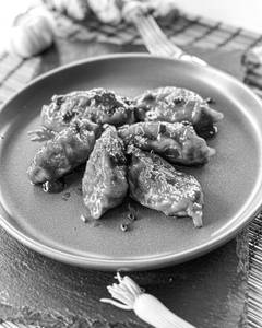Chicken Schezwan Momos (10 Pcs)