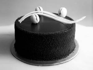 Red Velvet And Chocolate Ganache Cake (1 Lb)