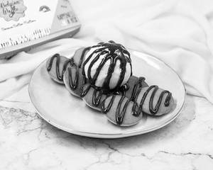 Ice Cream And Fudge (Vanilla) Pancake (8 Pieces)