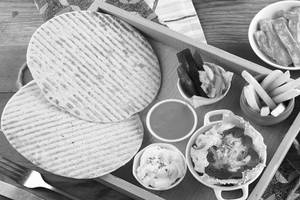 Hummus With Paneer Shawarma Platter