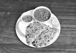 Amartsari Chola Kulcha (with Onion + Garlic)