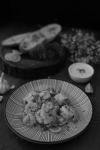 Prawns In Creamy Butter Garlic Sauce (265 Gm)