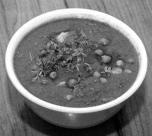 Butter Aloo Mutter ( Thick Gravy )