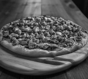 Periperi chicken pizza