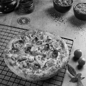 Tandoori Paneer Pizza
