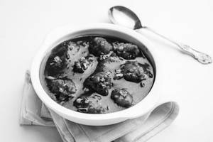 Veg Balls In Hot Garlic Sauce (gravy)