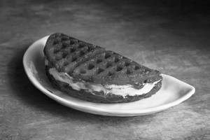 Berry & Redvelvet Waffle Sandwich