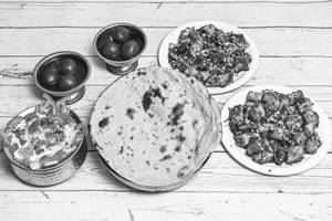 2 Paneer Chilli (Dry) + 1 Paneer Butter Masala + 6 Roti + 2 Gulab Jamun