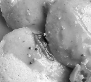 Idli with chutney and sambhar
