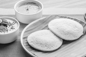 Idli With Sambar And Chutney