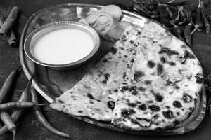 Paneer Paratha With Dahi [o]