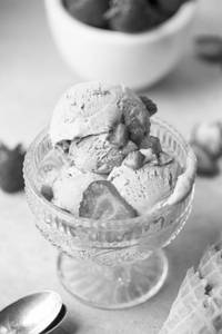 Strawberry scoop