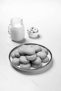 200 Grams Wheat And Kaju Biscuits