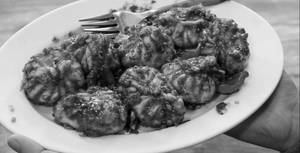 Veg Chiili Momos Gravy