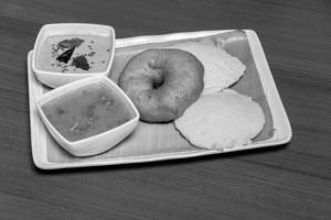 Idly (2 Pcs) Vada (1 Pc)