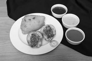 Bread Pakoda [1 Piece] With Kadhi