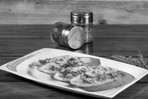 Crostini Con Funghi E Formaggi O Piccante