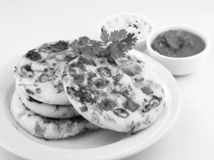 Tomato Onion Uttapam                                   