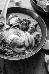 Thai Chicken Curry With Hakka Noodles ( Red / Green)