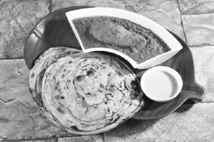 Makhani Chaap Gravy With Butter Naan