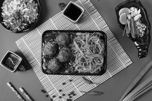 Schezwan Noodles With Manchurian Bowl [Jain Not Available]
