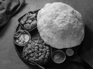 Chola Bhatura (1 Big Piece)