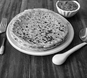 2 Paneer Paratha+Chana Masala+Curd+Pickle