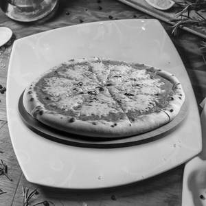 Cheese burst pizza