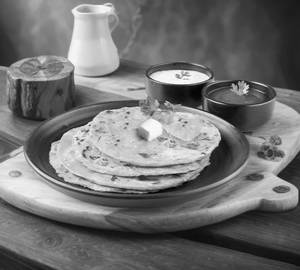 Aloo Paratha With Curd And Pickle