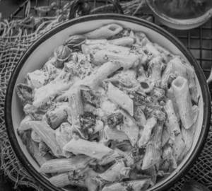 Juicy chicken pasta in red saurce