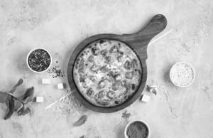 Peppy paneer pizza  [regular]
