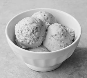 Strawberry Ice Cream (750 Ml)