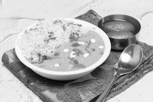 Kadi Rice With Hot Gulab Jamun [2 Pieces]