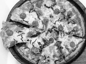 Classic Margherita Pizza (9")