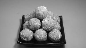 Desi Ghee Gond Ladoo