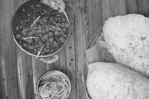 Chole Bhature (2 Pcs)